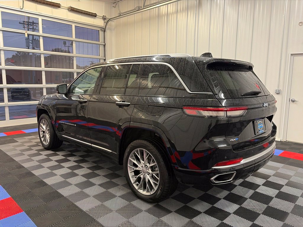 Used 2023 Jeep Grand Cherokee Summit w/ Luxury Tech Group V AWD/4WD image 6