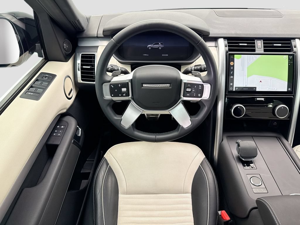 Used 2024 Land Rover Discovery Dynamic SE AWD/4WD image 10