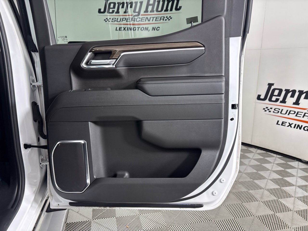 Used 2024 Chevrolet Silverado 1500 LT RWD image 25