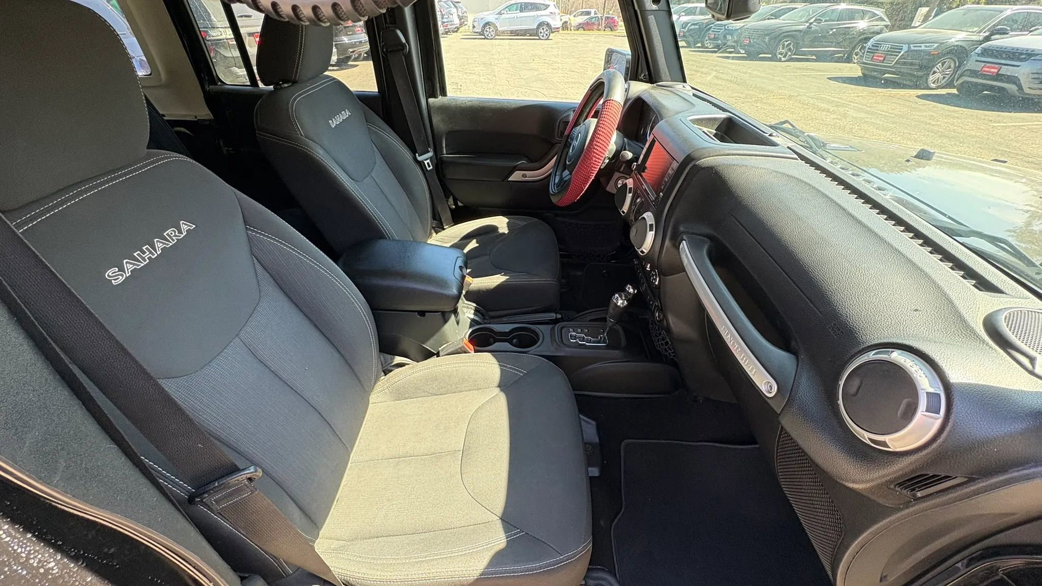 Used 2016 Jeep Wrangler Unlimited Sahara w/ Connectivity Group image 30