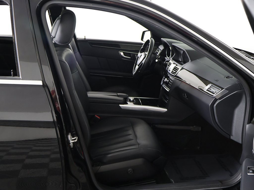 Used 2015 Mercedes-Benz E 400 4MATIC Sedan w/ Lighting Package image 27