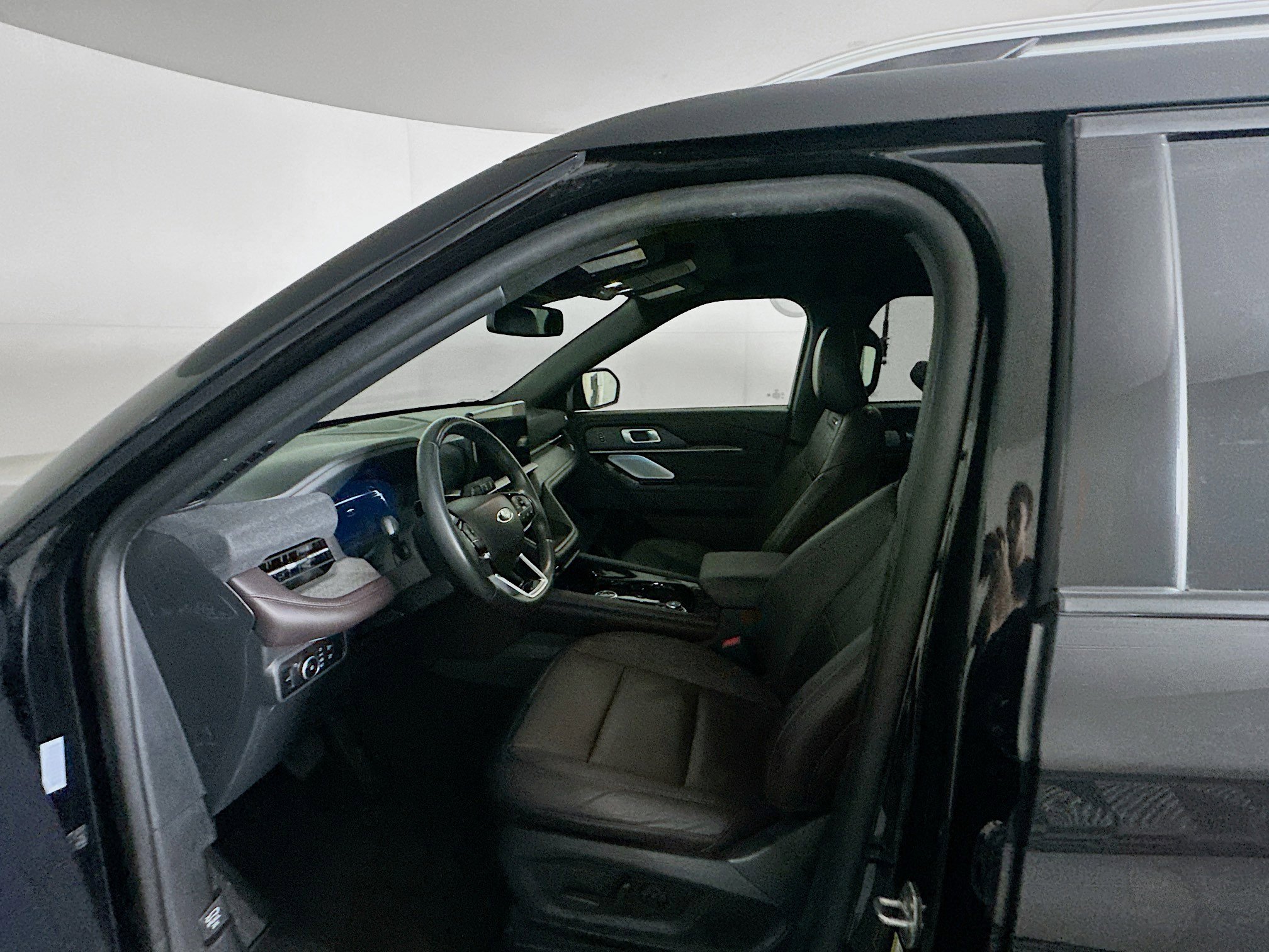 Used 2025 Ford Explorer Platinum w/ LUX Leather Package image 13