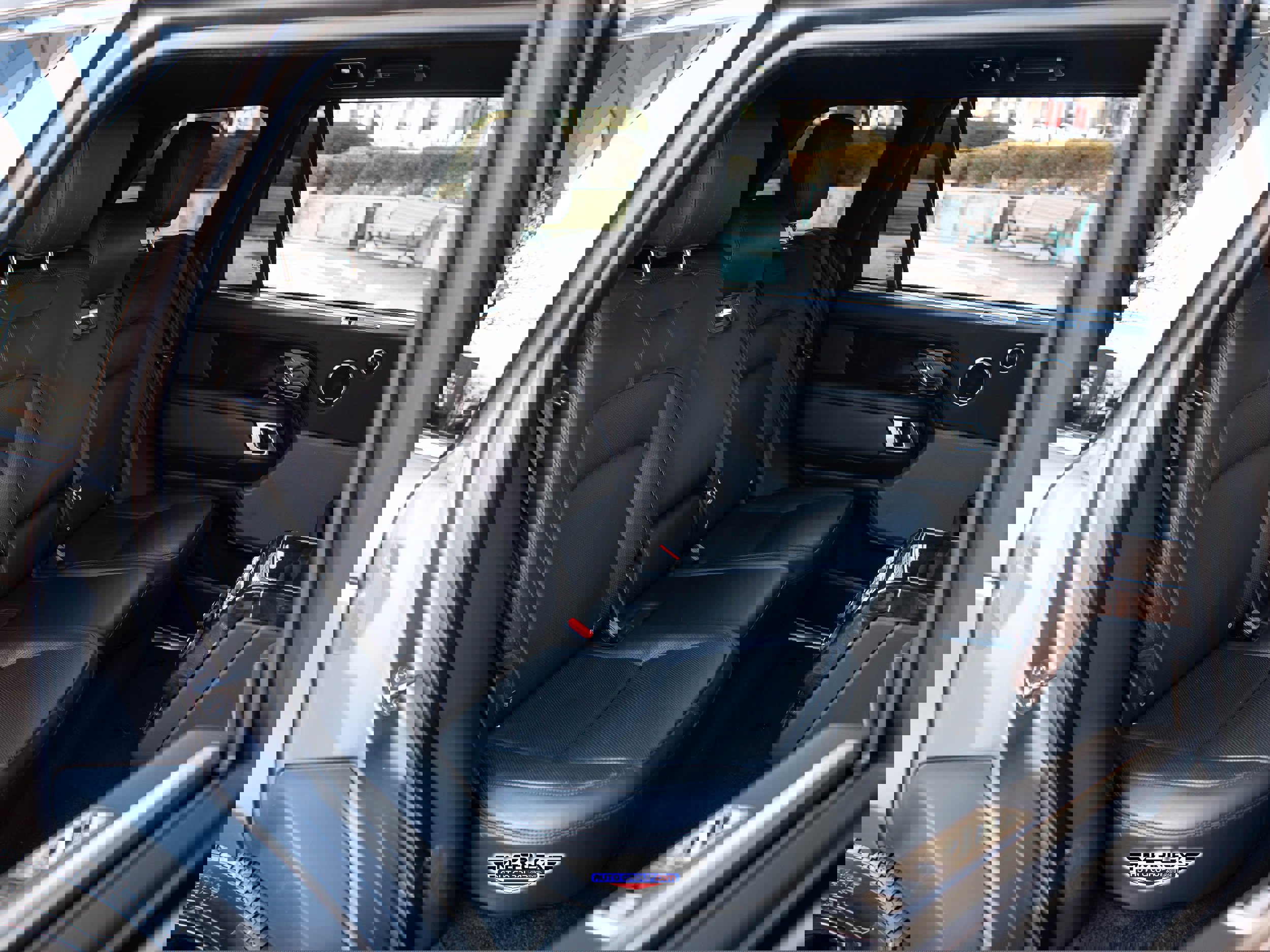 Used 2020 Land Rover Range Rover Long Wheelbase HSE image 18