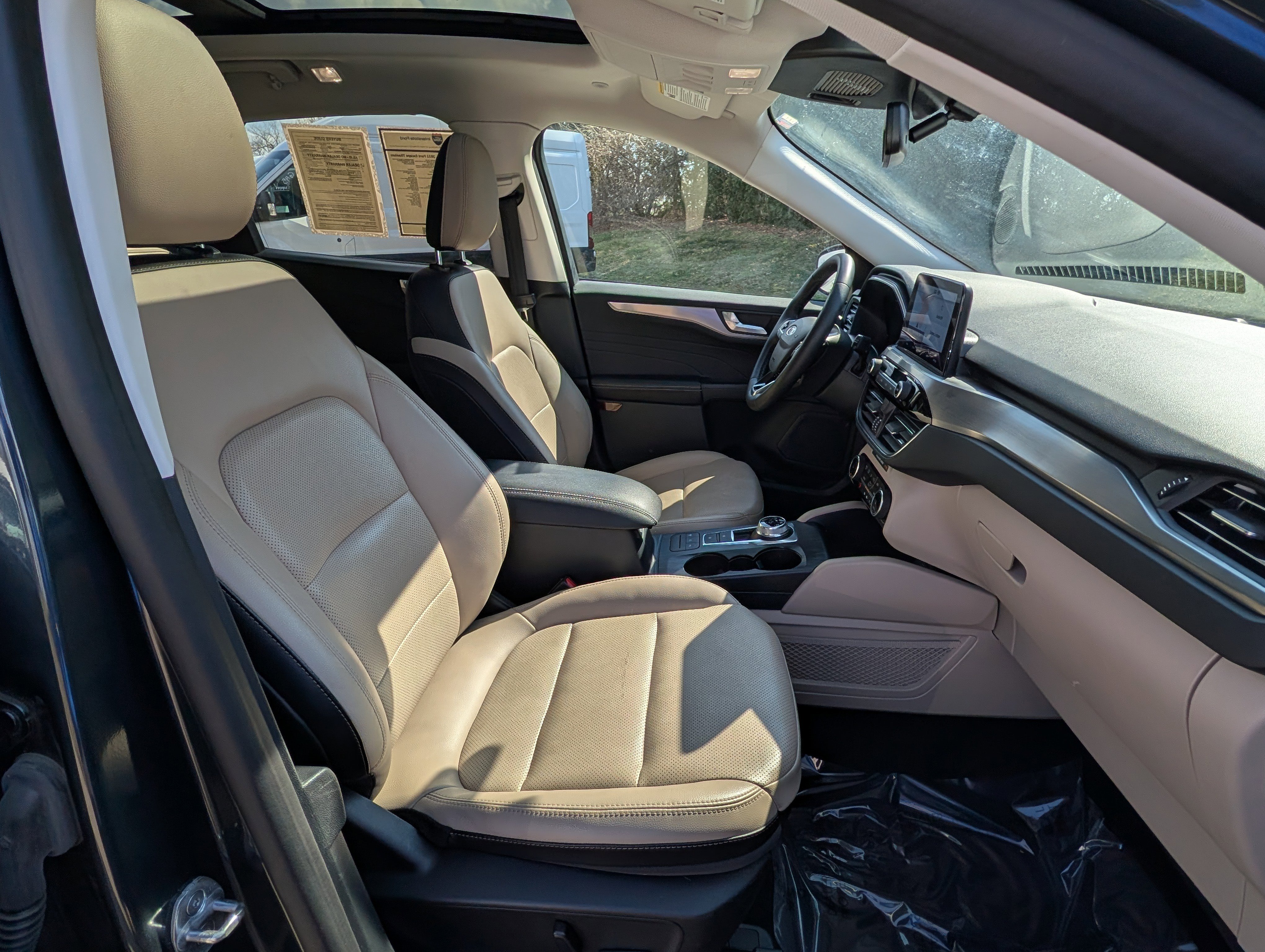 Used 2022 Ford Escape Titanium w/ Class II Trailer Tow Package image 12