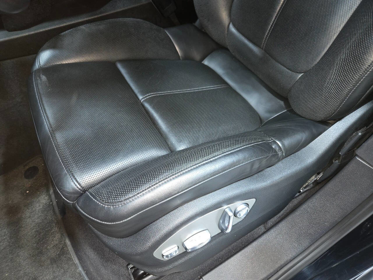 Used 2013 Porsche Cayenne GTS image 70