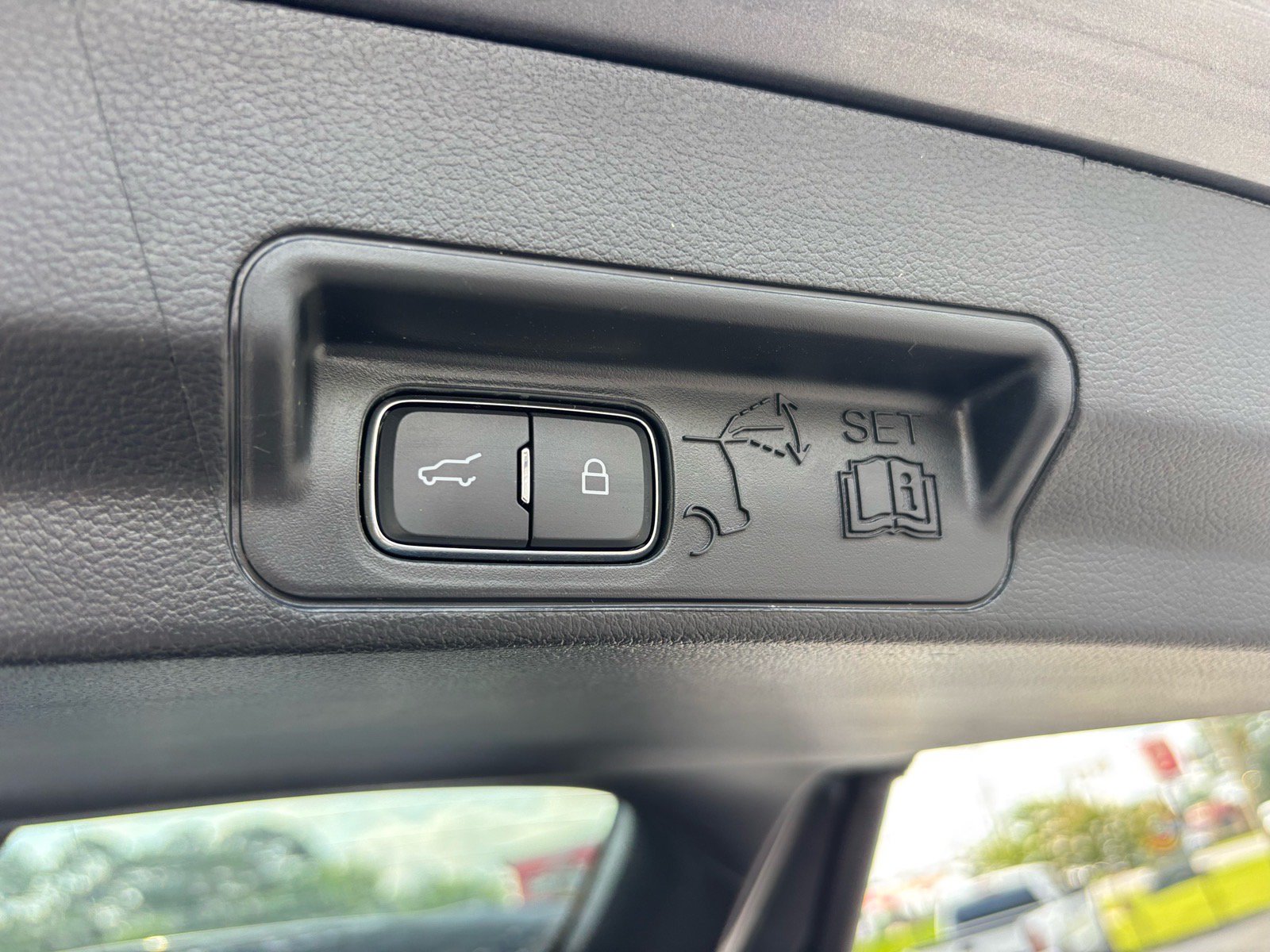 Used 2021 Ford Explorer XLT w/ Equipment Group 202A RWD image 13