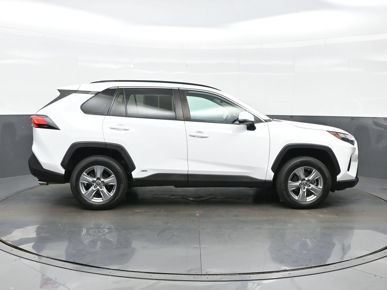 Used 2022 Toyota RAV4 XLE AWD/4WD image 7