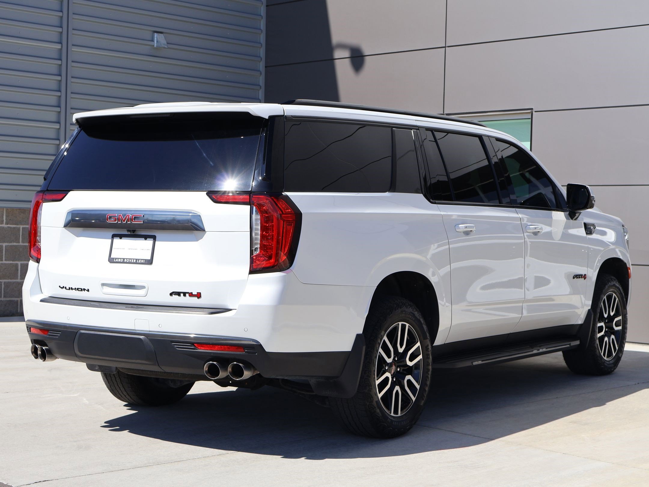 Used 2024 GMC Yukon XL AT4 w/ Technology Package AWD/4WD image 5