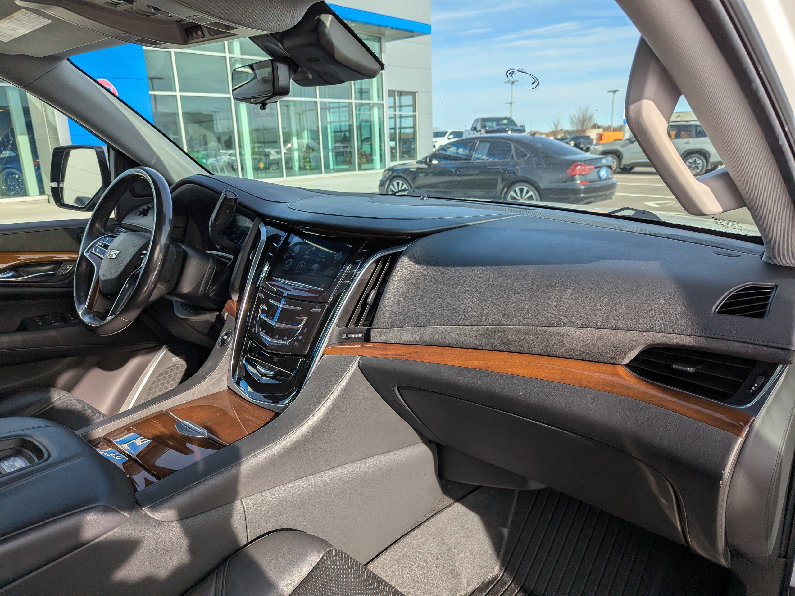 Used 2020 Cadillac Escalade Premium Luxury image 47