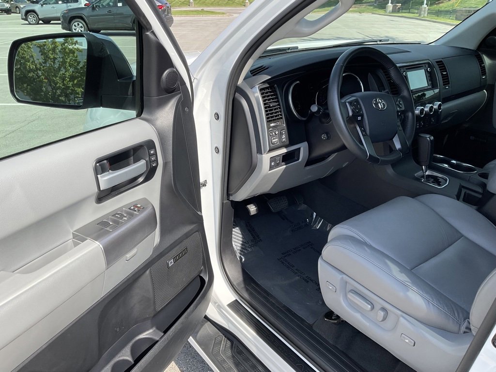 Used 2019 Toyota Sequoia Limited w/ Safety & Convenience Package image 10