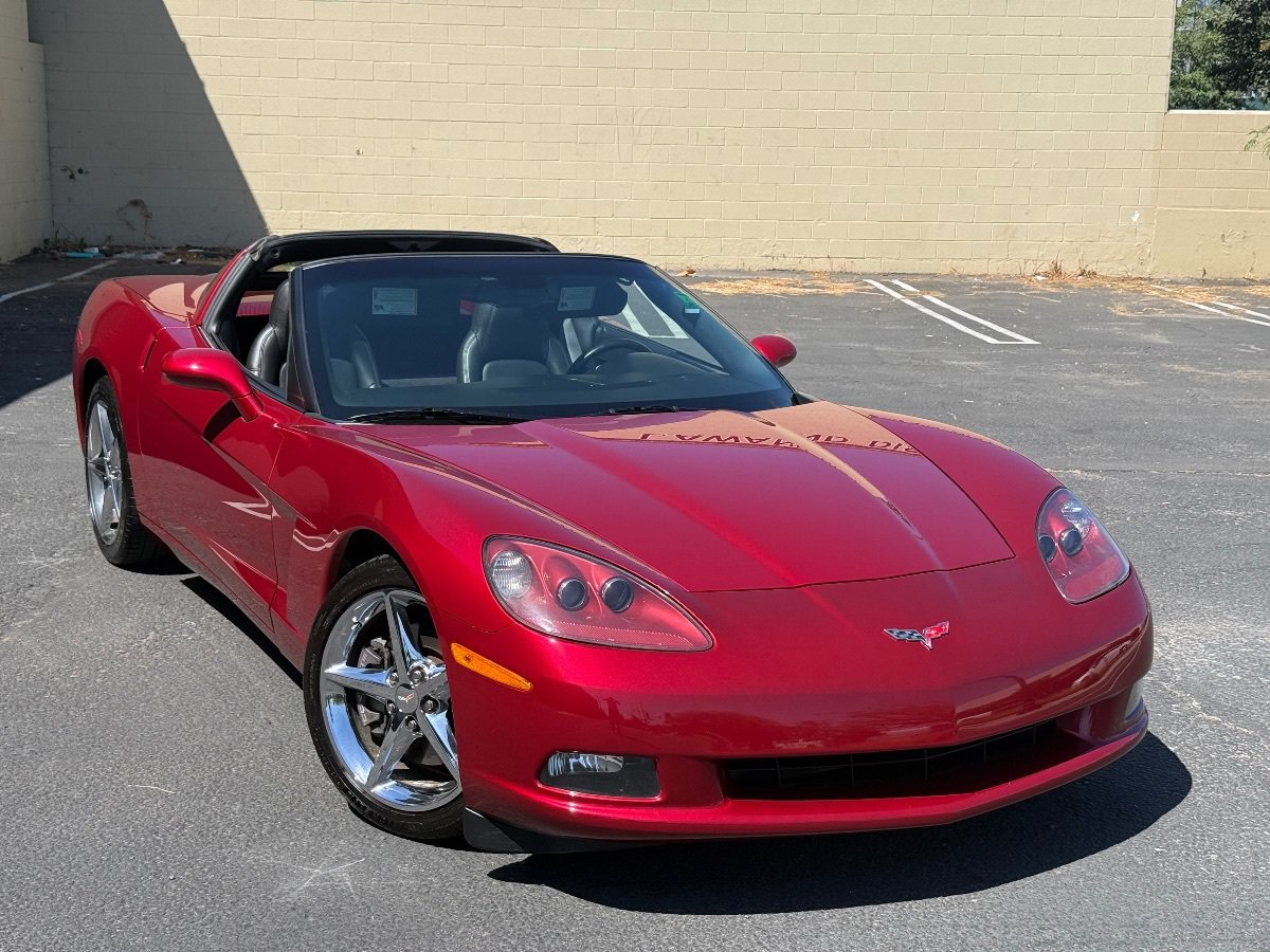 Used 2011 Chevrolet Corvette Coupe w/ 1LT RWD image 4