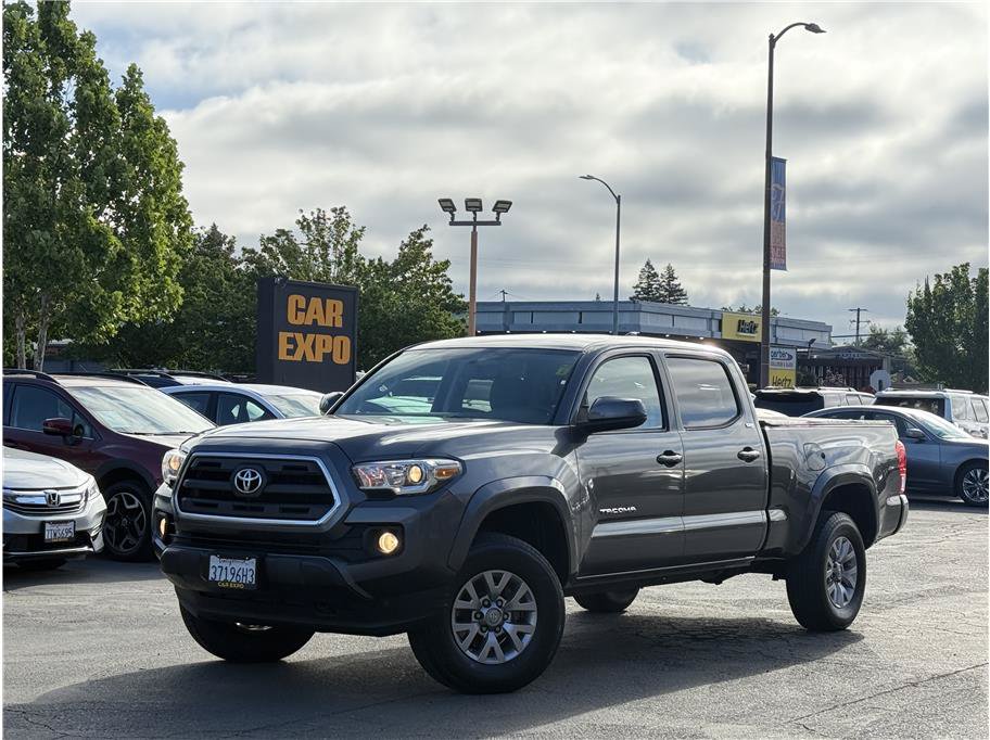 Used 2017 Toyota Tacoma SR5 w/ Tow Package RWD image 22