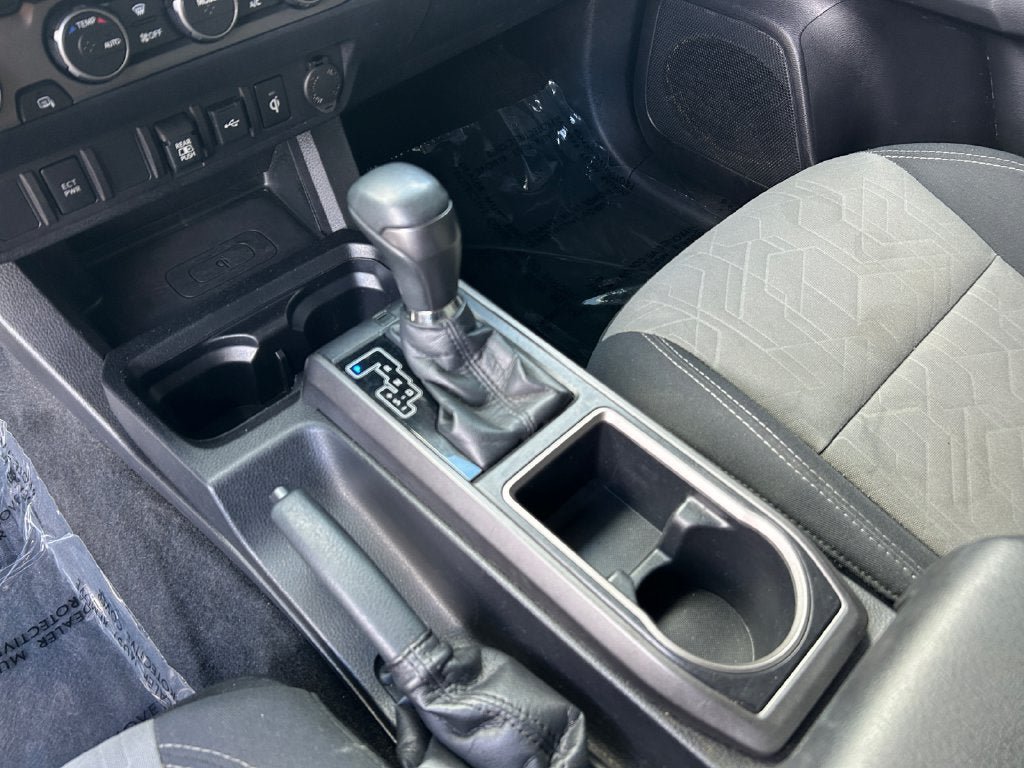 Used 2021 Toyota Tacoma TRD Off-Road AWD/4WD image 18
