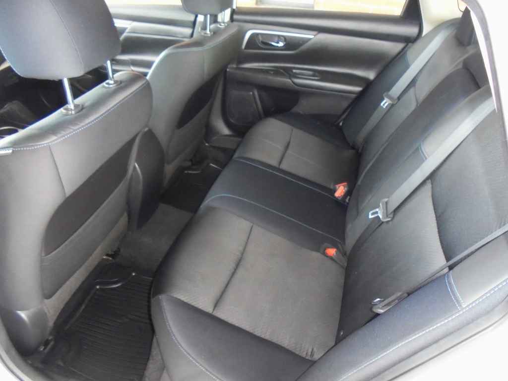 Used 2017 Nissan Altima 2.5 SR FWD image 9