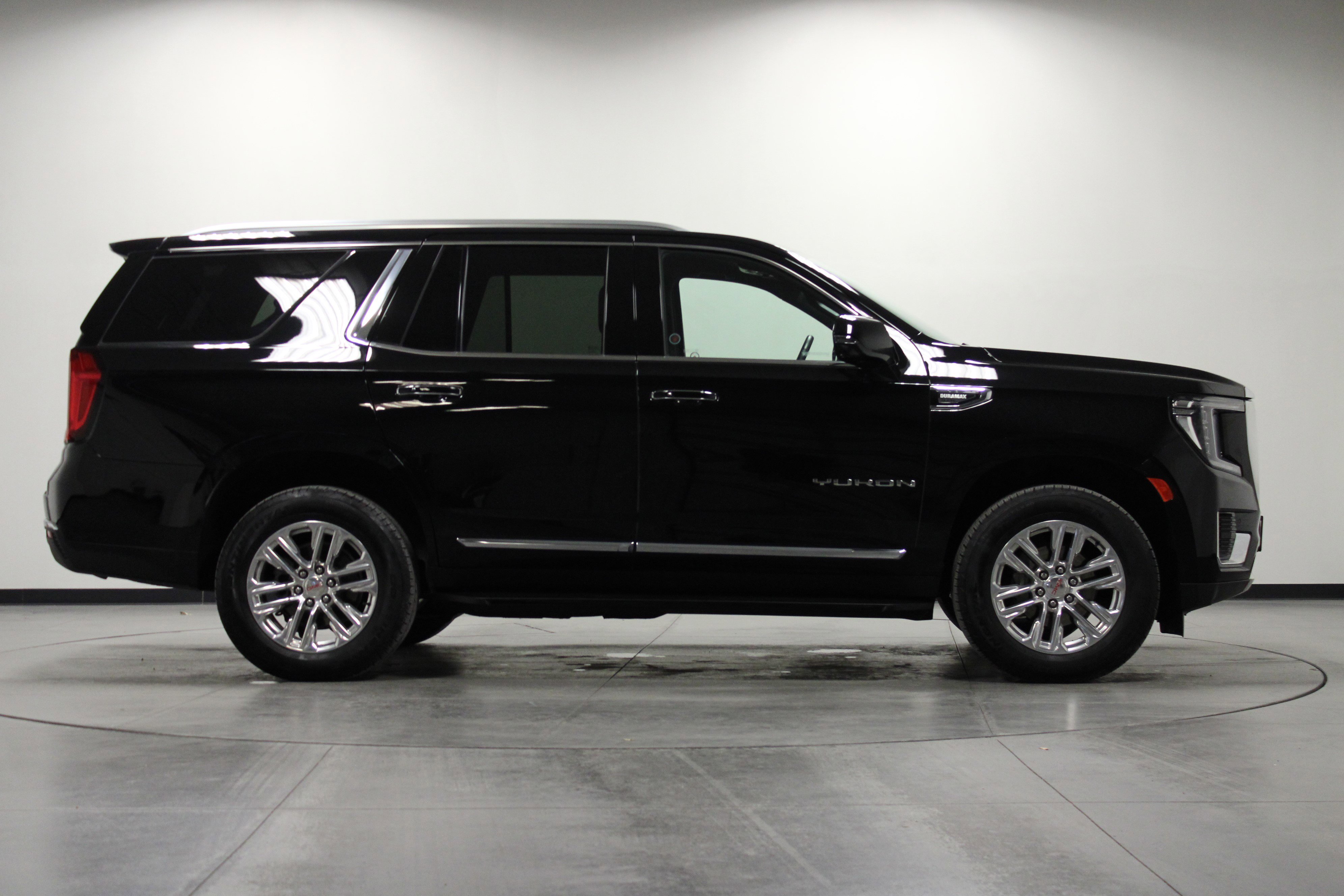 Used 2024 GMC Yukon SLT image 3