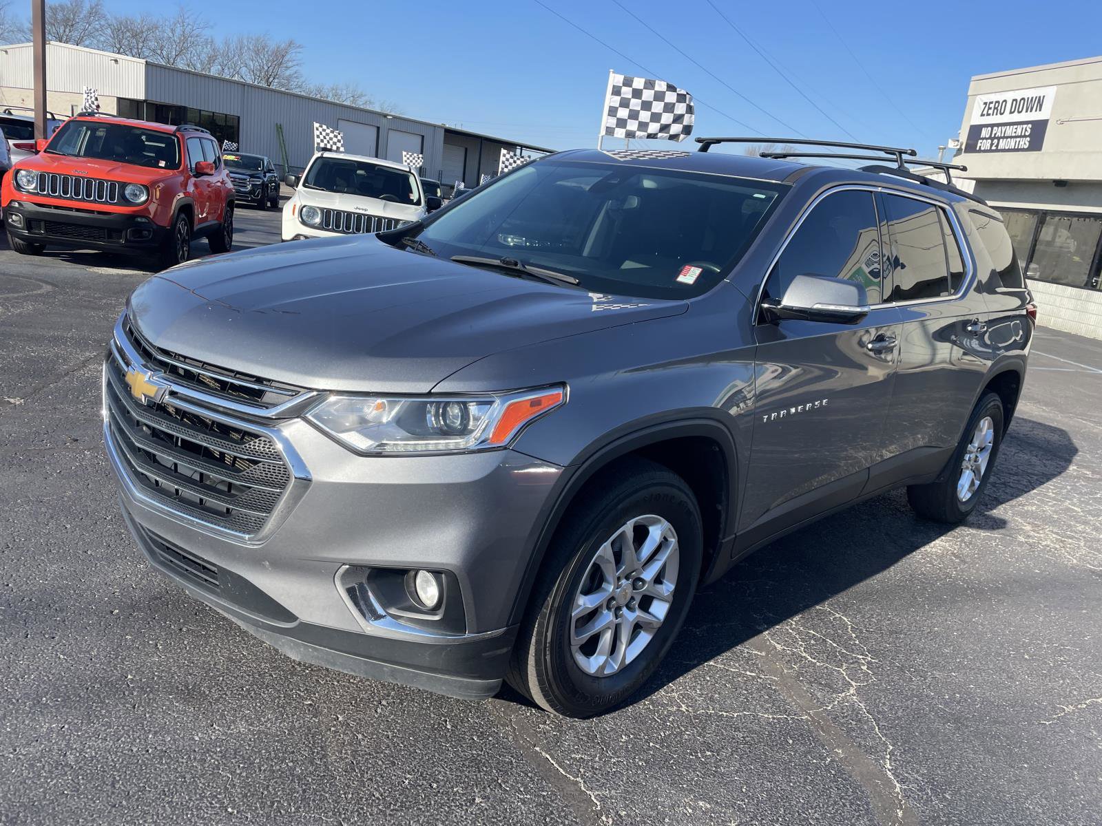 Used 2020 Chevrolet Traverse LT image 2