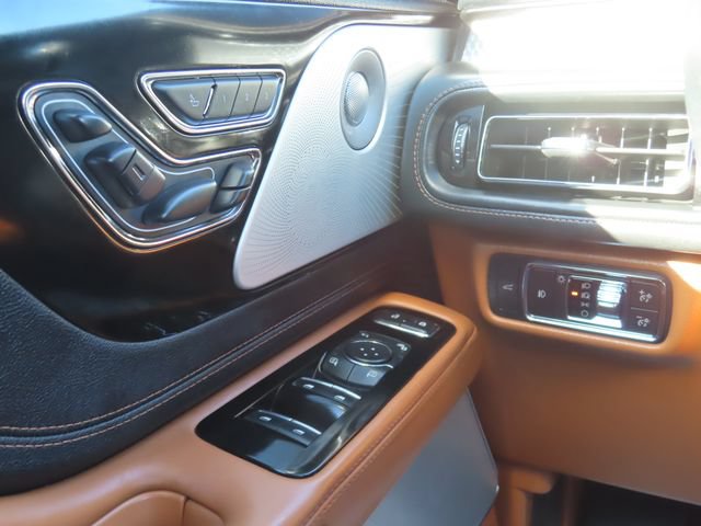 Used 2020 Lincoln Aviator Black Label w/ Dynamic Handling Package AWD/4WD image 35