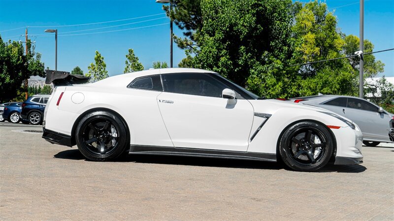 Used 2010 Nissan GT-R Premium AWD/4WD image 5
