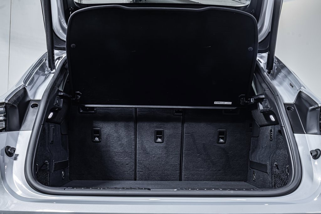 Certified 2025 Porsche Macan Electric image 19