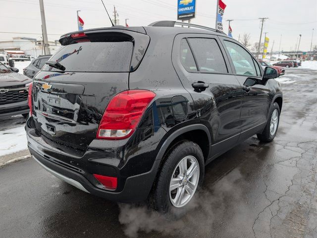 Used 2022 Chevrolet Trax LT w/ LT Convenience Package image 5
