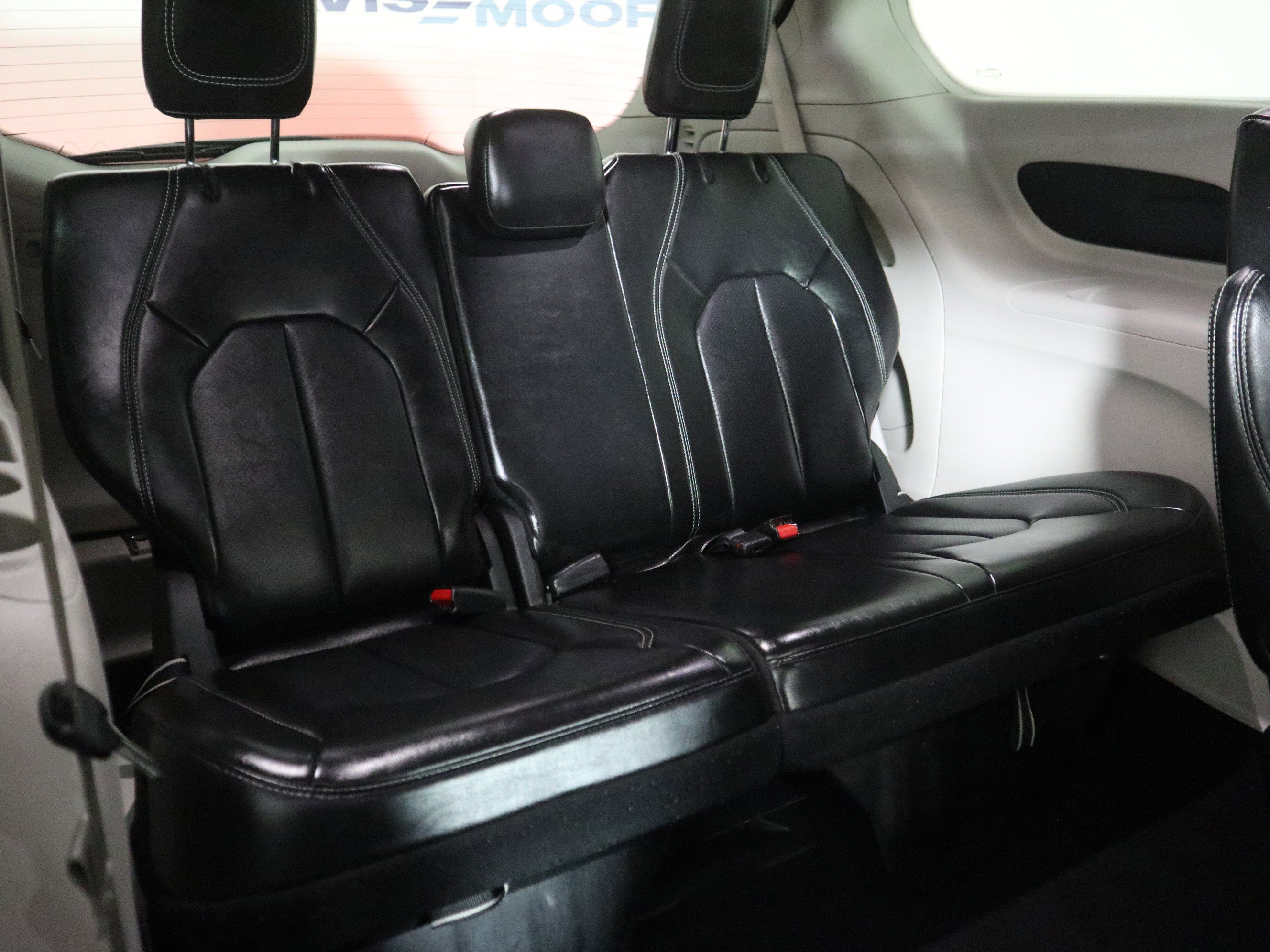 Used 2024 Chrysler Pacifica Touring-L image 22
