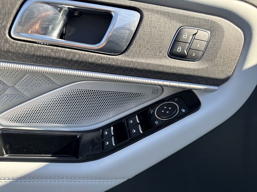 New 2026 Ford Explorer Platinum image 19