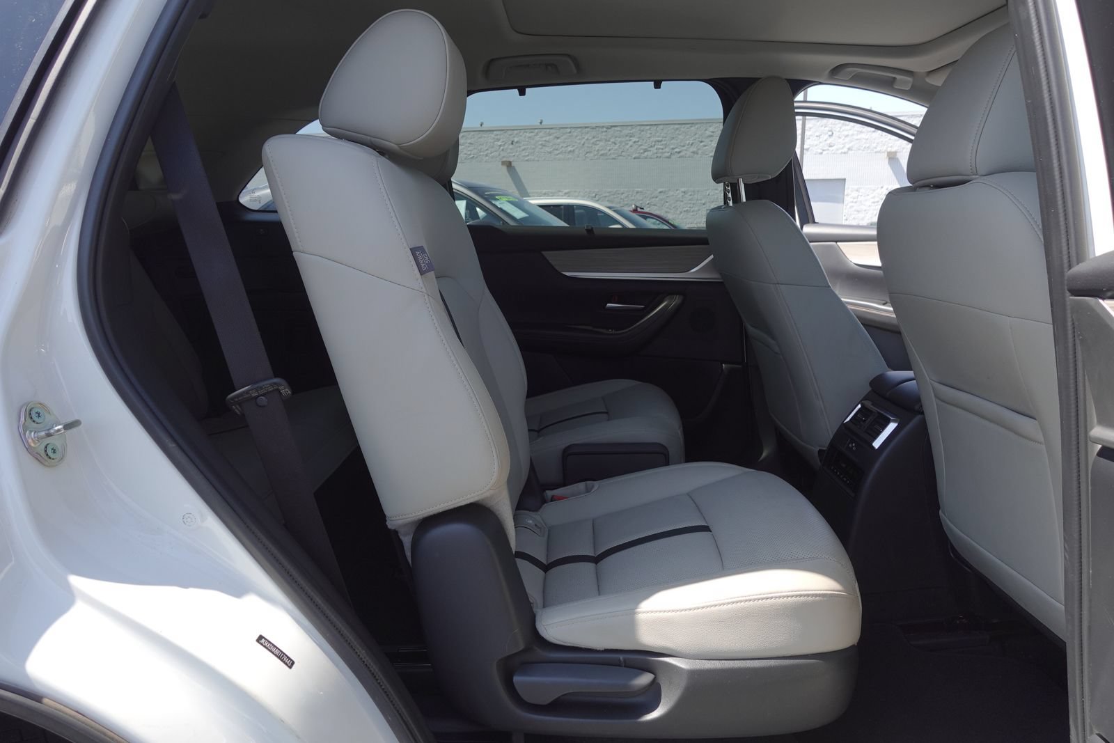 Certified 2024 MAZDA CX-90 Plug-In Hybrid w/ Premium Pkg AWD/4WD image 16