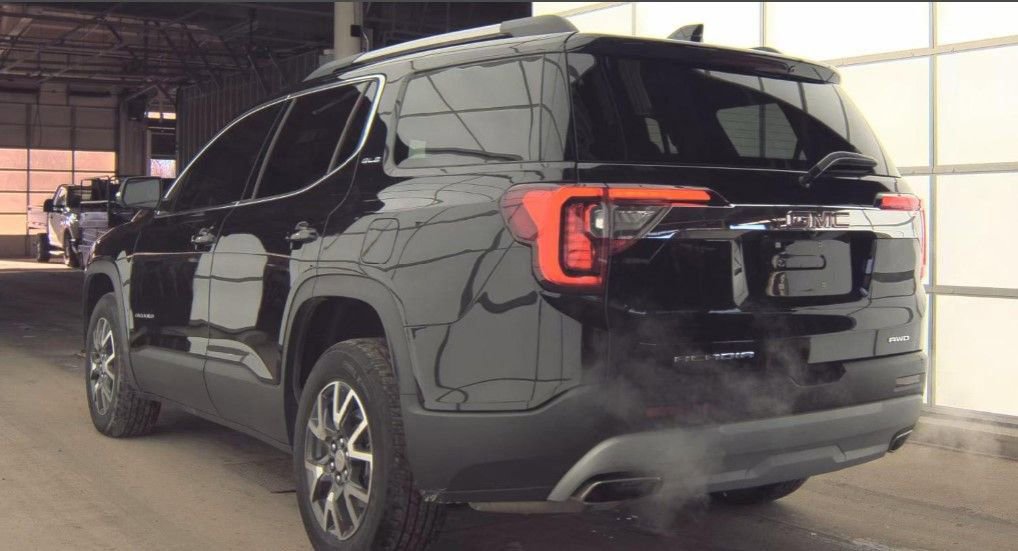 Used 2023 GMC Acadia SLE w/ Driver Convenience Package image 8