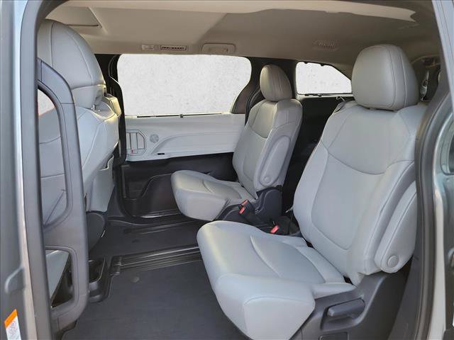 Used 2026 Toyota Sienna XLE FWD image 11