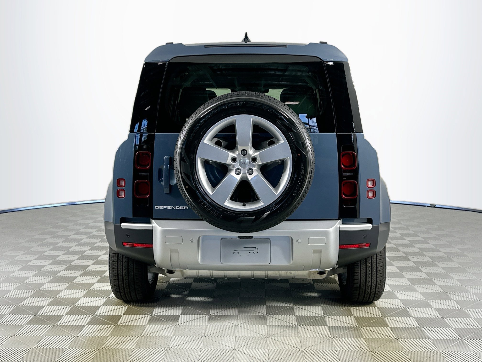 Used 2025 Land Rover Defender 110 S image 6