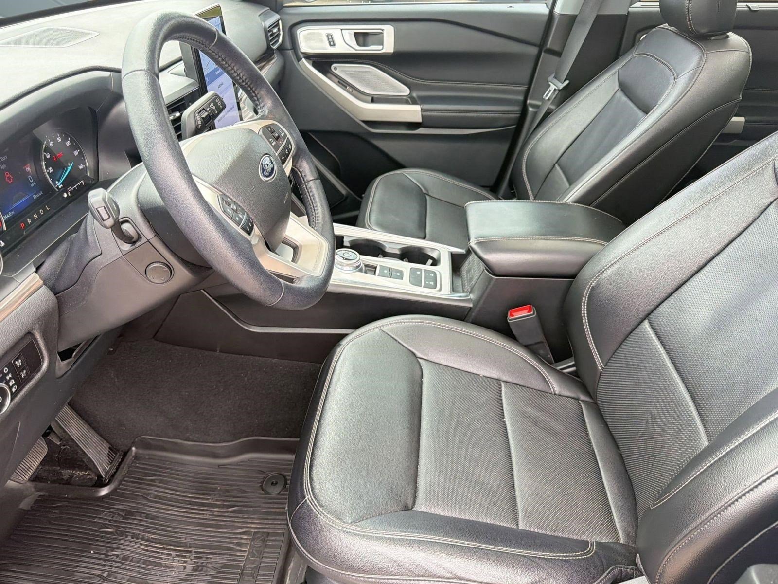 Used 2023 Ford Explorer Limited w/ Limited Technology Package RWD image 4