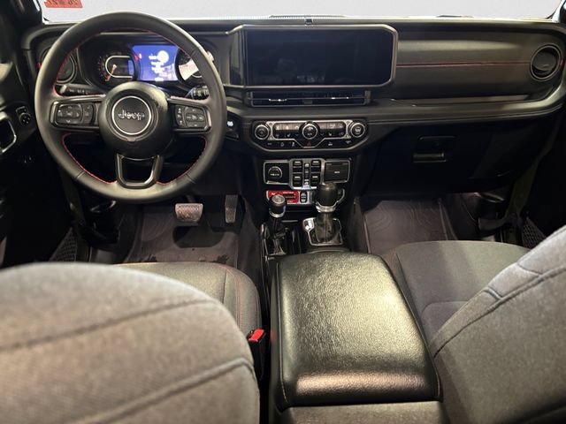 Used 2024 Jeep Wrangler Unlimited Rubicon w/ Convenience Group AWD/4WD image 11