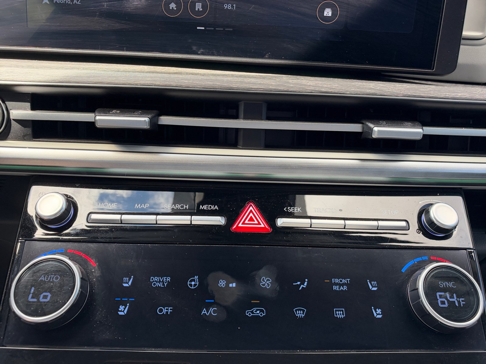 Used 2025 Hyundai Santa Fe Limited FWD image 11