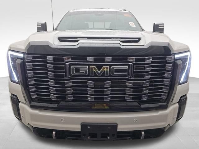 Used 2025 GMC Sierra 3500 Denali Ultimate AWD/4WD image 3