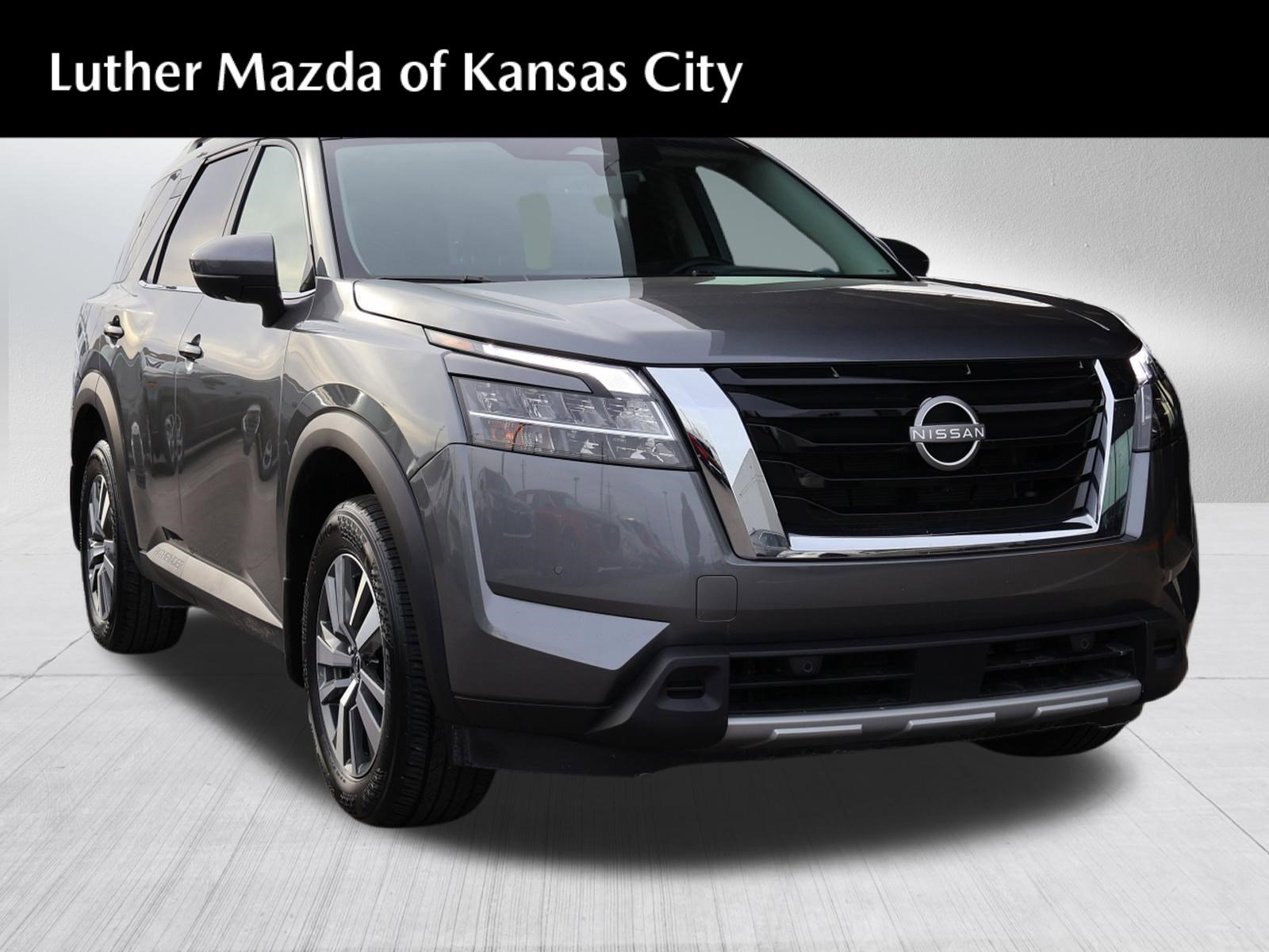 Used 2024 Nissan Pathfinder SL image 1