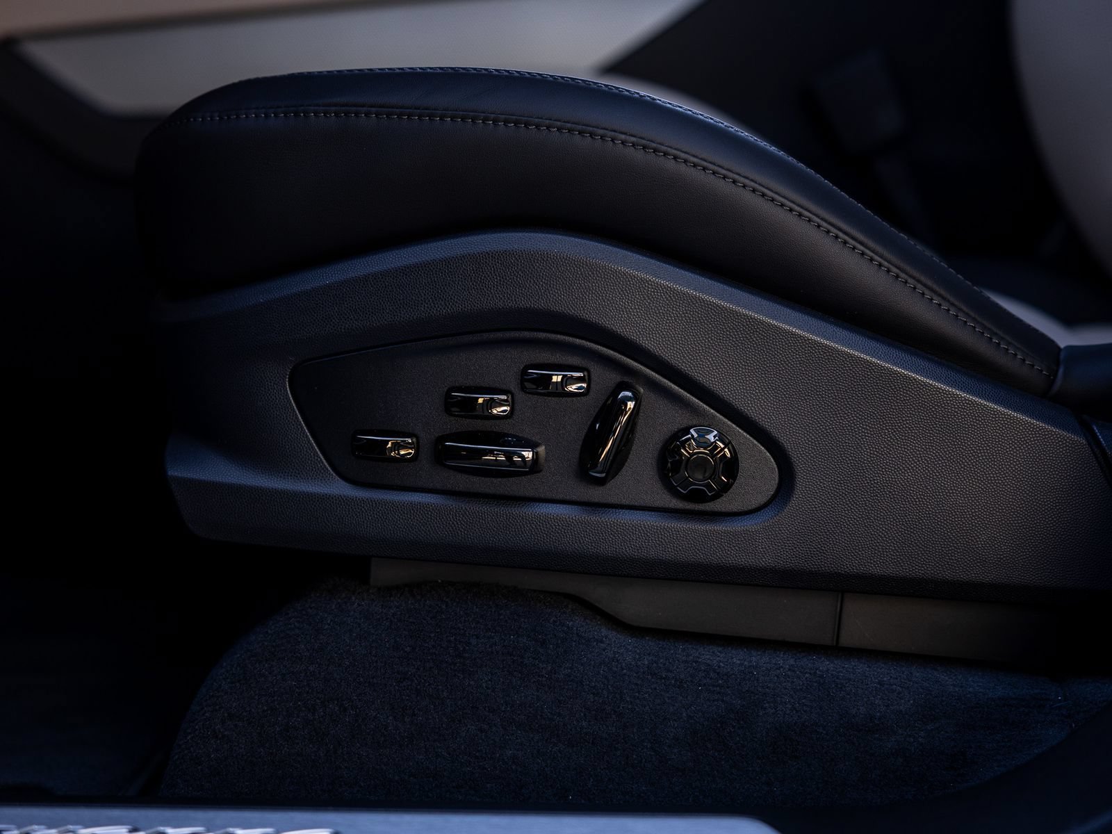 New 2026 Porsche Cayenne Electric AWD/4WD image 44