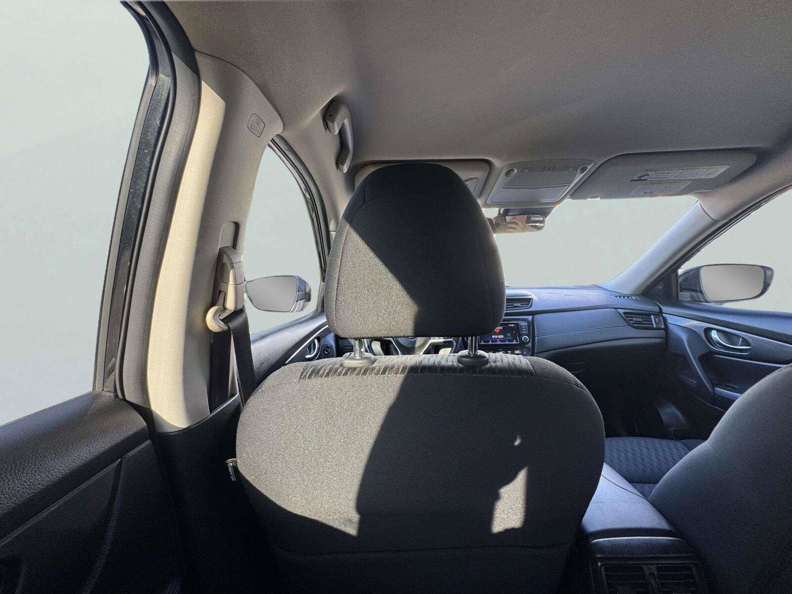 Used 2019 Nissan Rogue SV FWD image 39