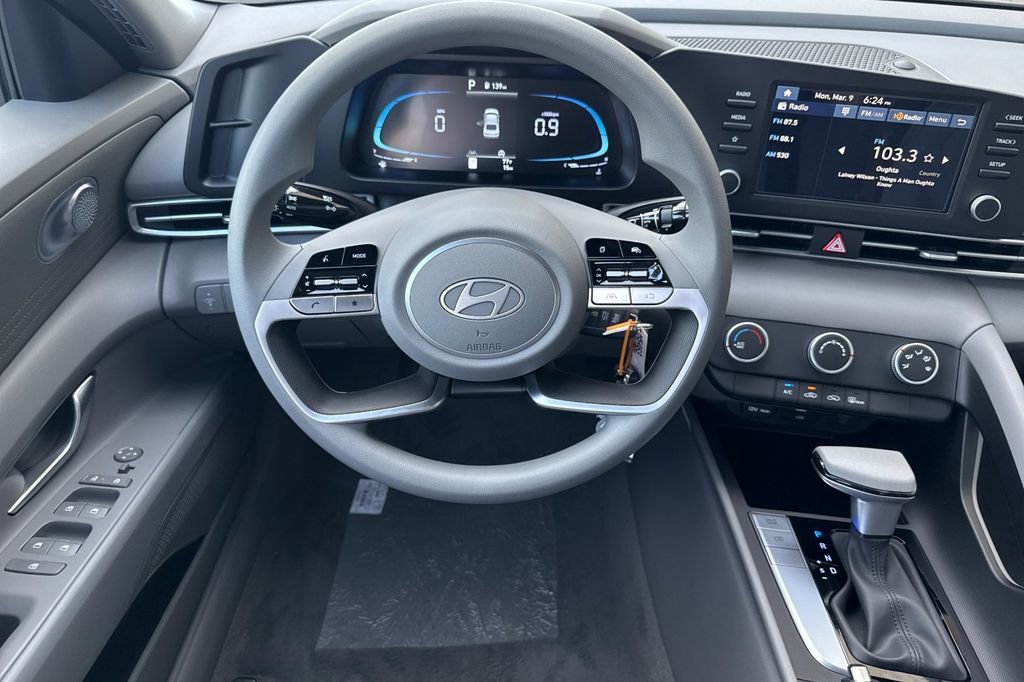 New 2026 Hyundai Elantra SE image 11