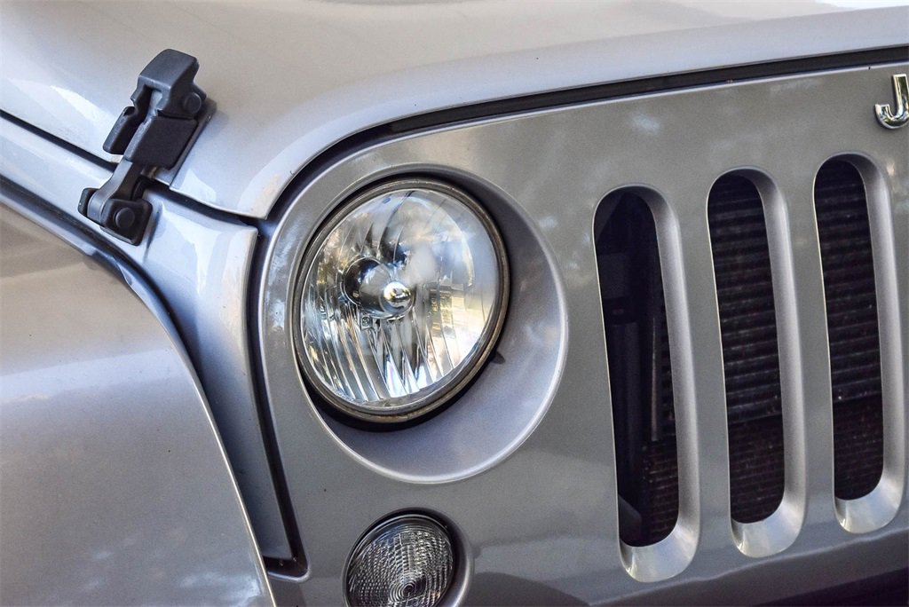 Used 2015 Jeep Wrangler Unlimited Sahara image 8