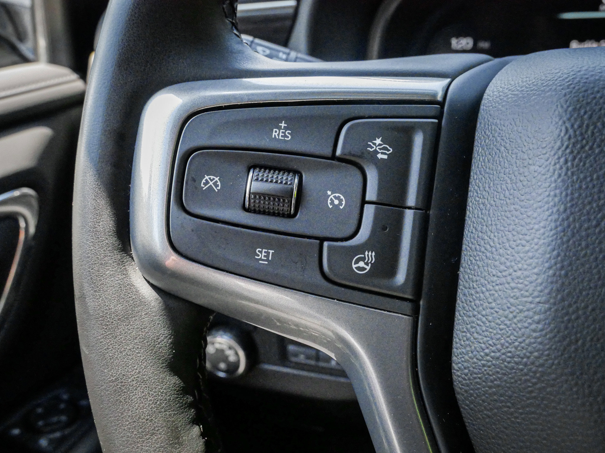 Used 2024 Chevrolet Suburban Z71 w/ Luxury Package AWD/4WD image 19