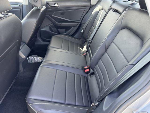 Used 2024 Volkswagen Jetta SE image 12