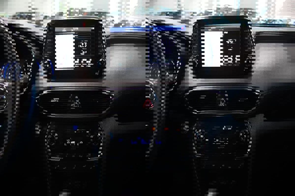 Used 2020 Hyundai Santa Fe Limited image 12