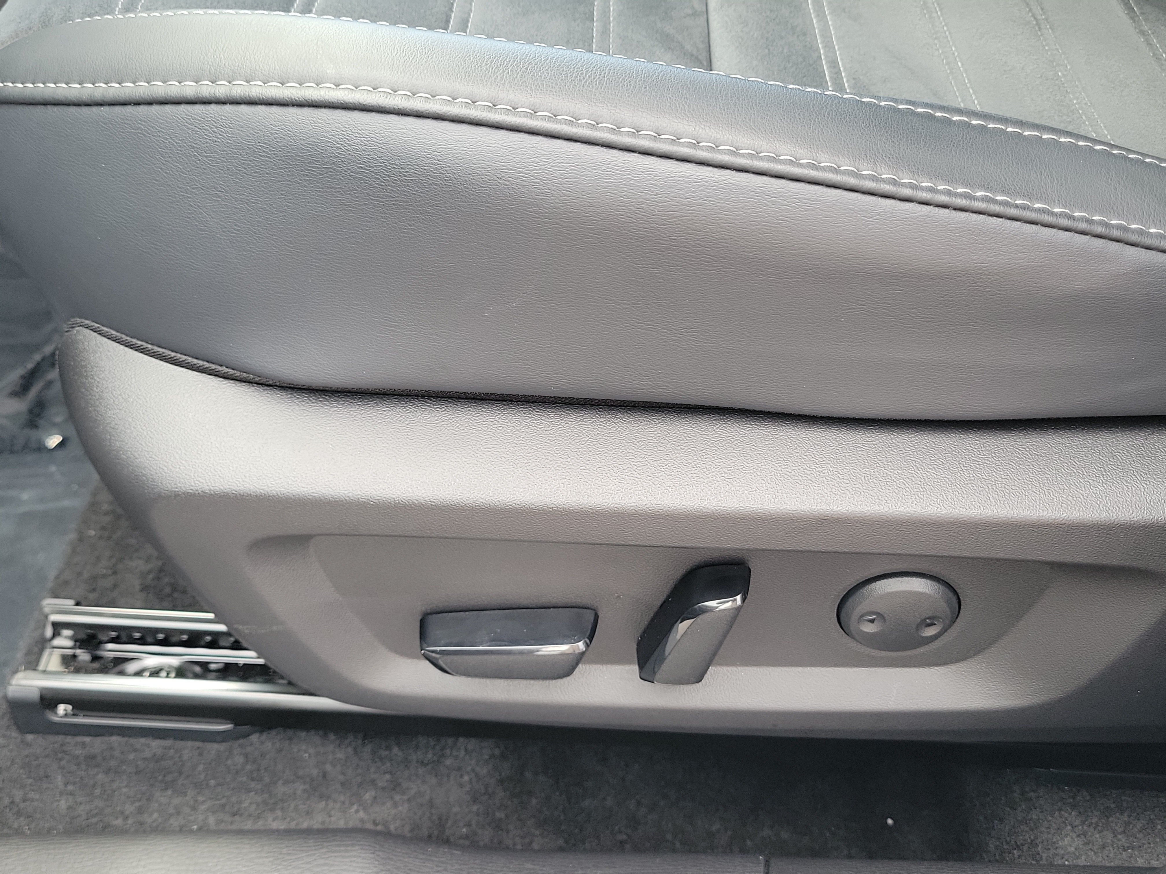 Used 2025 Mitsubishi Outlander SE FWD image 13
