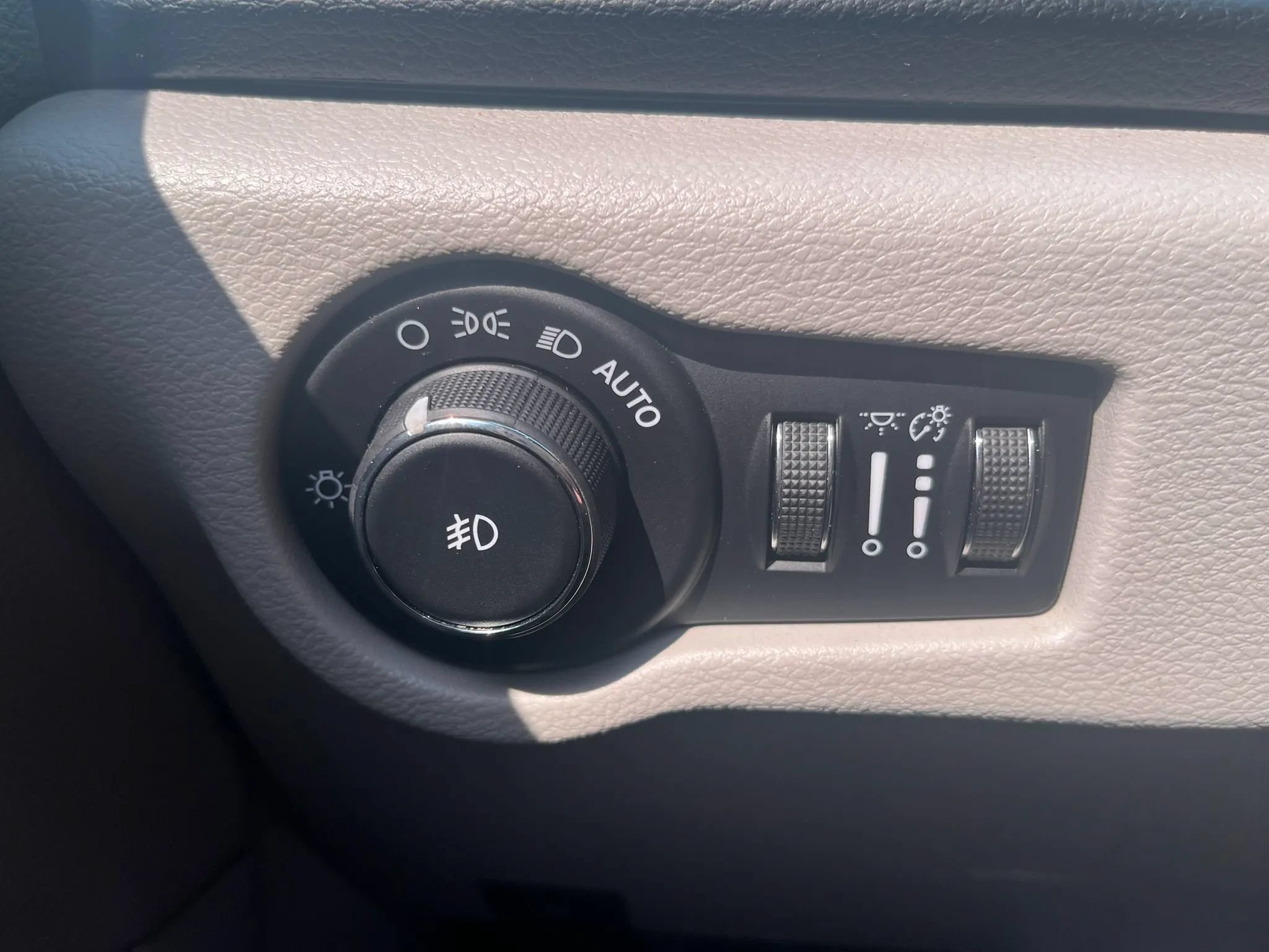 Used 2018 Chrysler Pacifica Touring-L Plus FWD image 15