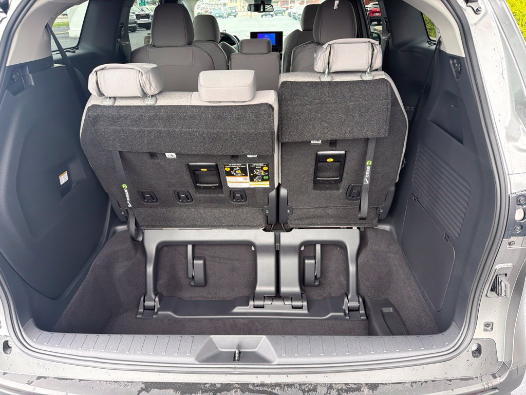 New 2026 Toyota Sienna LE FWD image 21