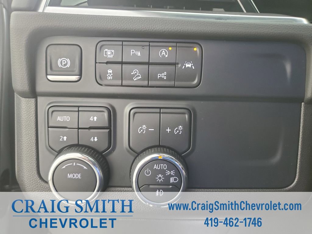 Used 2025 Chevrolet Suburban Z71 AWD/4WD image 23