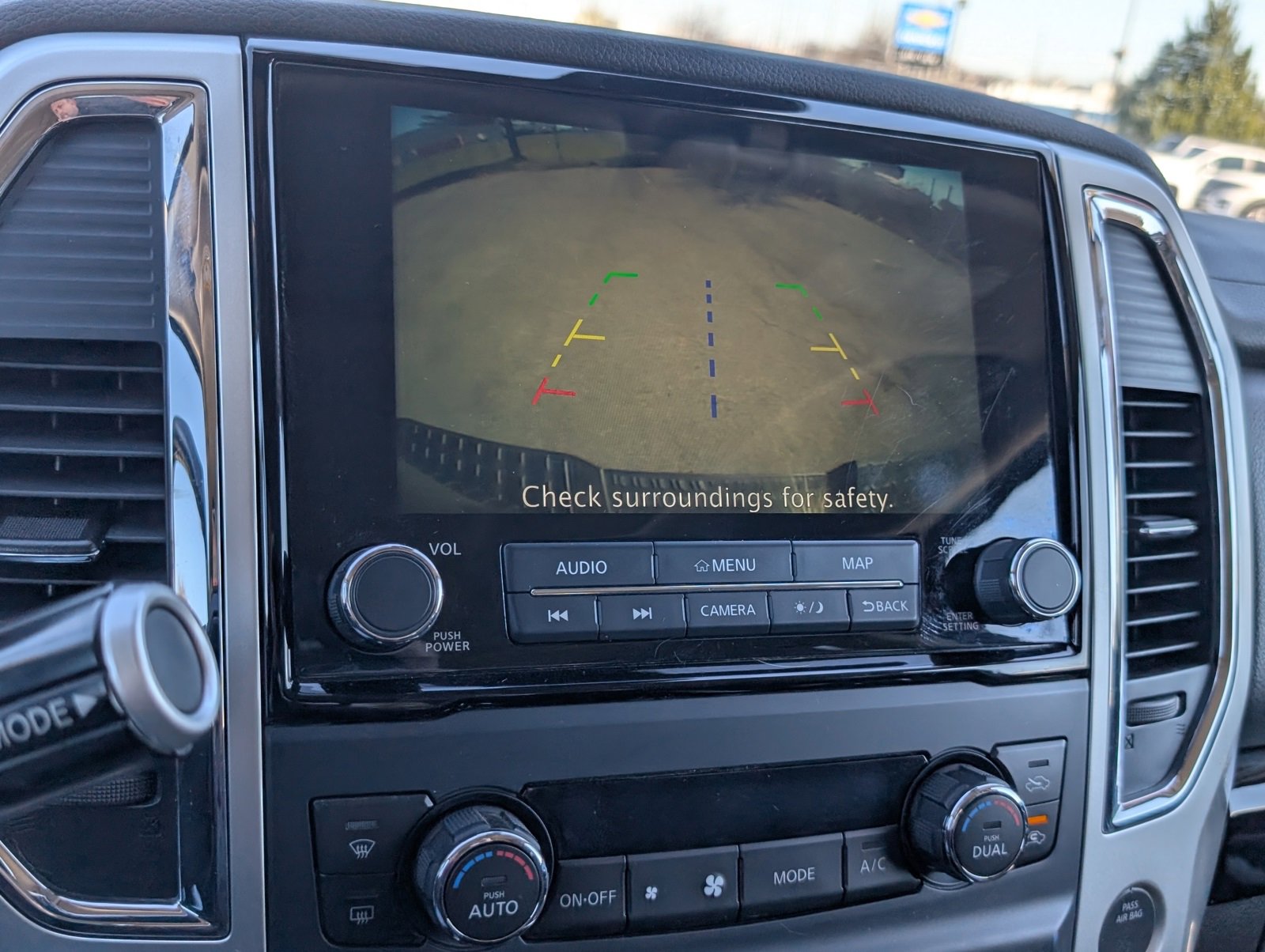 Used 2021 Nissan Titan SV w/ SV Convenience Package image 10