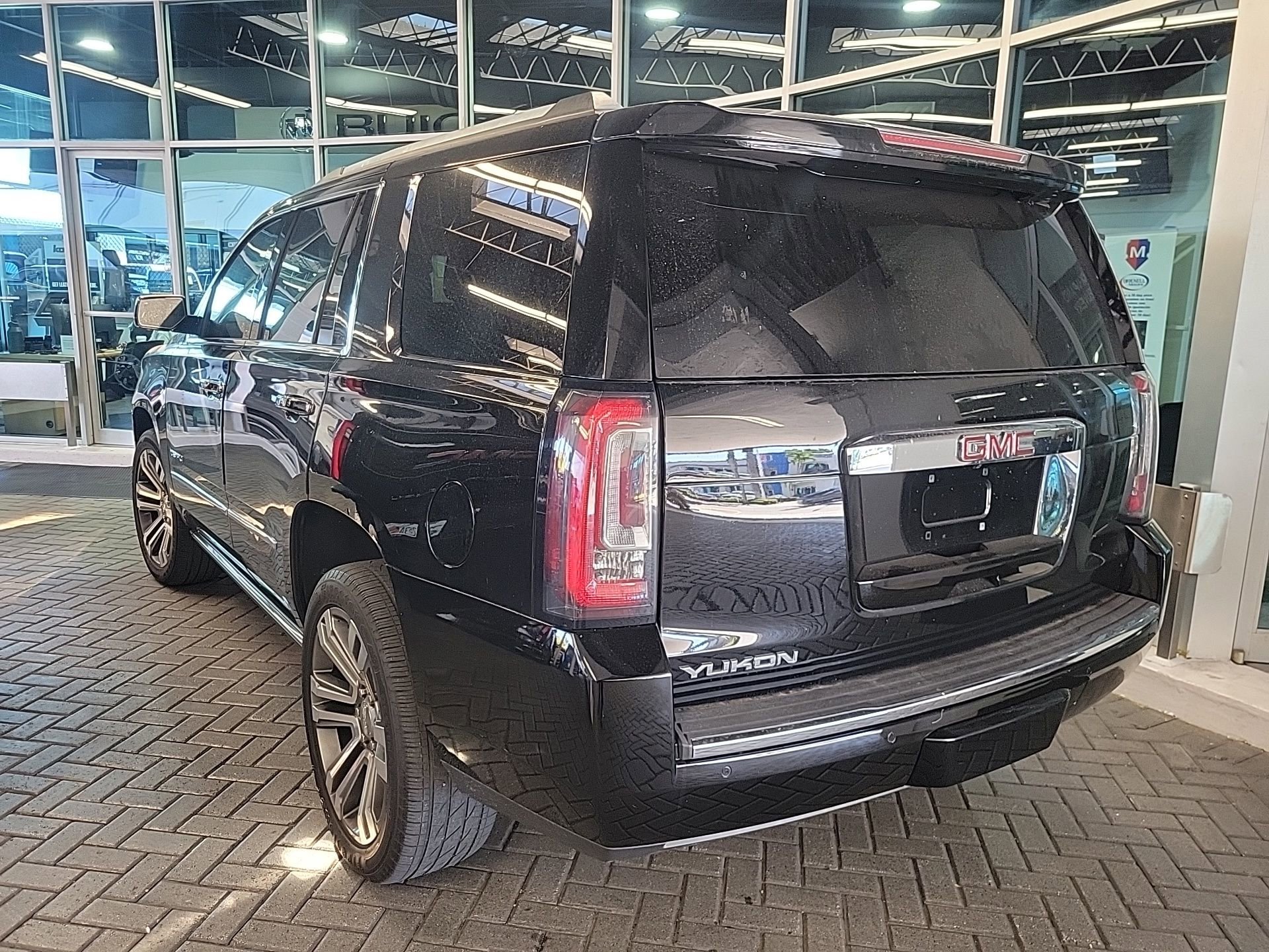 Used 2018 GMC Yukon Denali w/ Denali Ultimate Package image 32