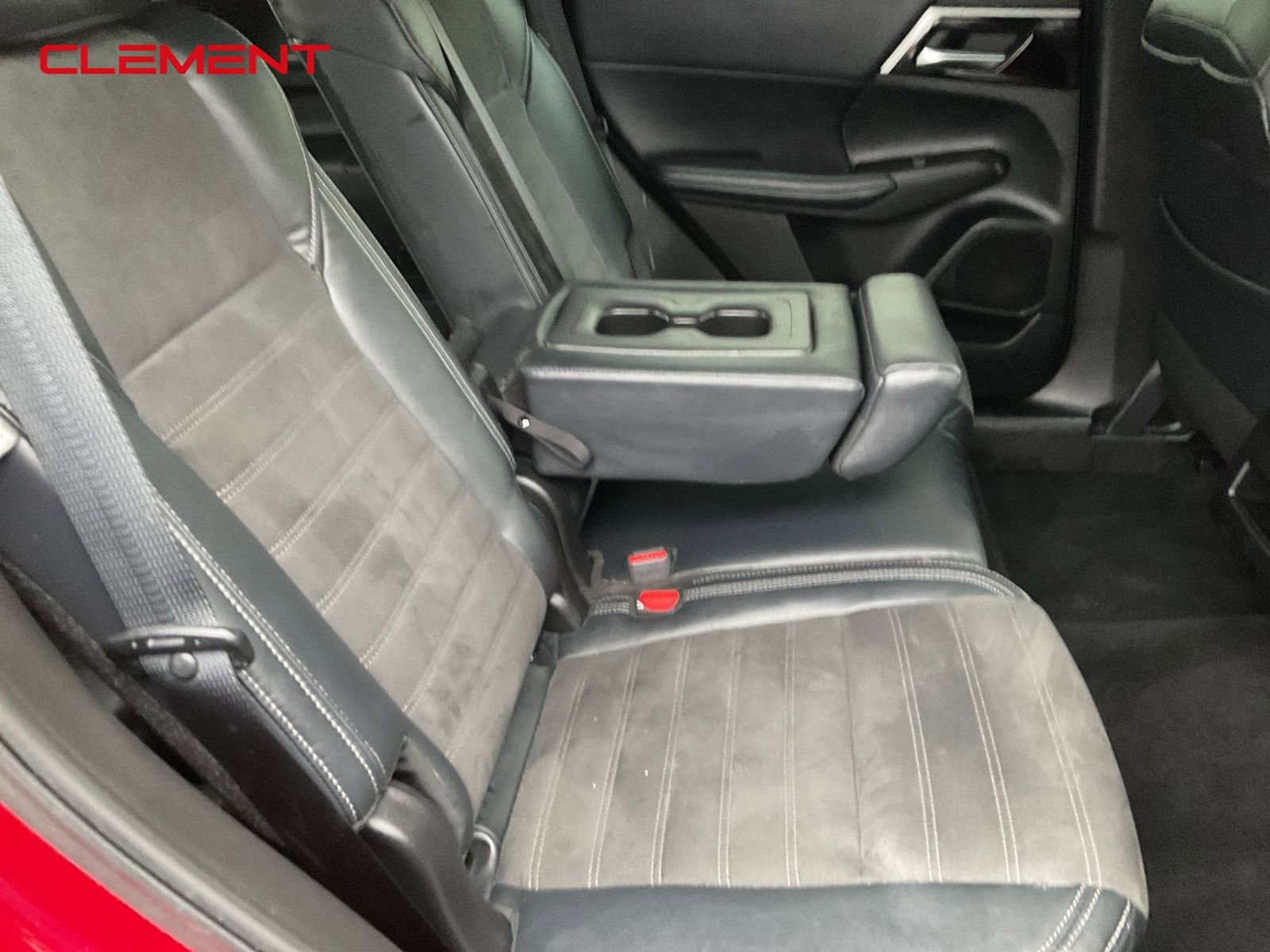 Used 2023 Mitsubishi Outlander SE image 30