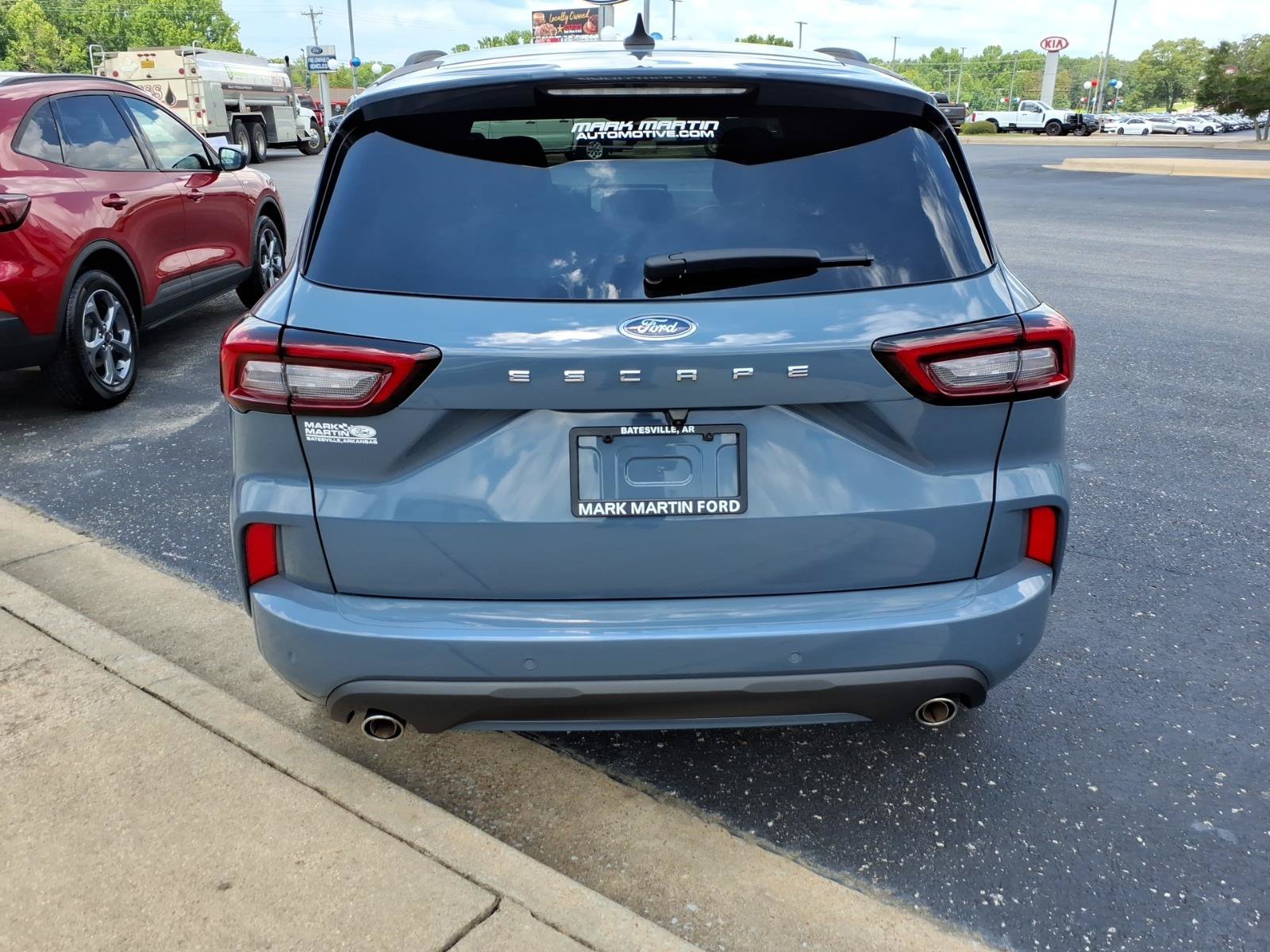 Used 2023 Ford Escape ST-Line w/ Tech Pack #1 FWD image 4